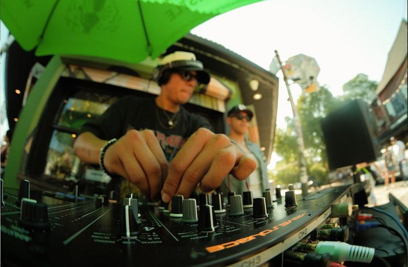 Hands on the decks, fisheye